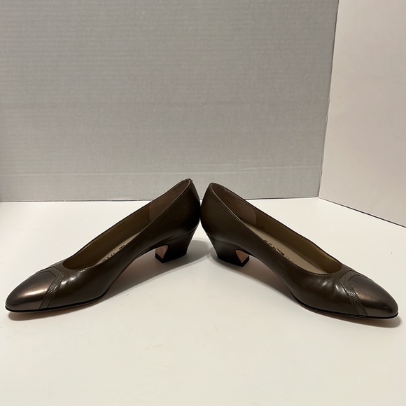 Vintage Salvatore Ferragamo Pumps size 6.5B - Picture 4 of 9